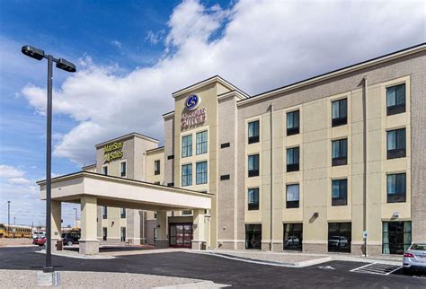 Comfort Suites Downtown .